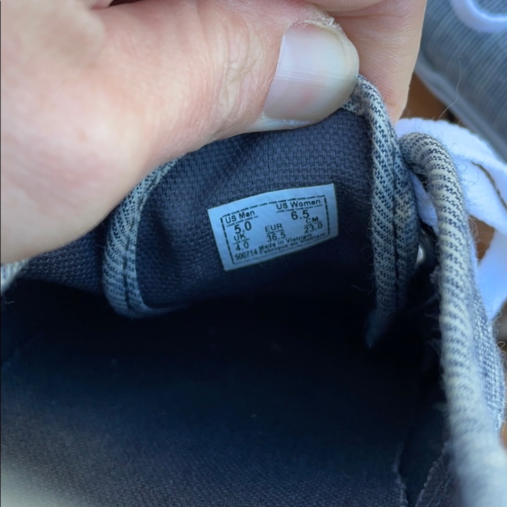 Vans - Picture 6 of 6